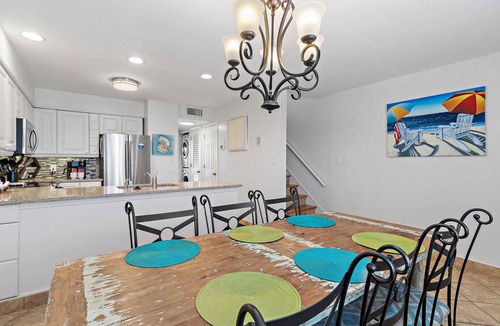 Miramar Beach House | SUMMER BOOKING SPECIALS ~ BEACH SERVICE INCLUDED ~ SPEND SOME TIME AT THE BEACH!