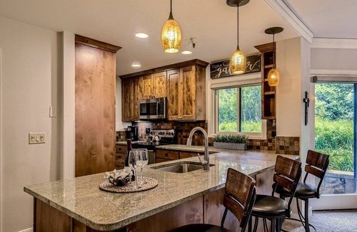 Peak 9 Condo | SUMMER FAVORITE Peak 9 Main St 2 blks - Village at Breck Resort Hot tubs, Pool+