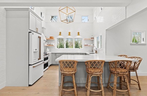 North Haven House | Sun-Filled, Custom-Designed 5-bedroom house in Sag Harbor w/heated pool and spa