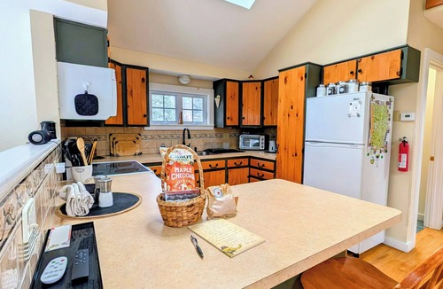 Warren Apartment | Sunny Alpine Suite Walk to Lake Private Deck Yard and Gardens w/Fire Pit