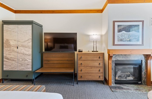 Spruce Peak Apartment | Sunny Spruce Studio in the Lodge at Spruce Peak