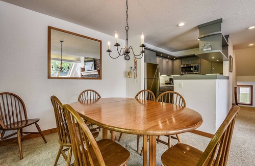 Killington House | Sunrise Timberline C1 Ski to/from. Totally renovated, new kitchen and bathrooms, fabulous sports center with indoor heated pool and summer outdoor heated pool, racquet sports etc.