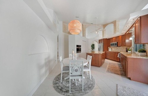 Broadmoor Villa | Sunseekers, full refund*, heated pool, sleeps 6
