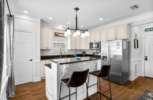 Holiday Beach House | Sunset Escape - Walk to Beach, Pet-Friendly, Near Pier Park & 30A - Free Golf!