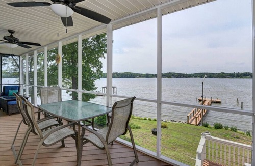 Newberry Shores House | Sunset Hideaway 4BR | Sleeps 12 | 2 Kayaks