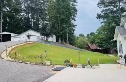 Centre House | "Sunset Hideaway" Lakefront Weiss Lake with large private dock - boats welcome!