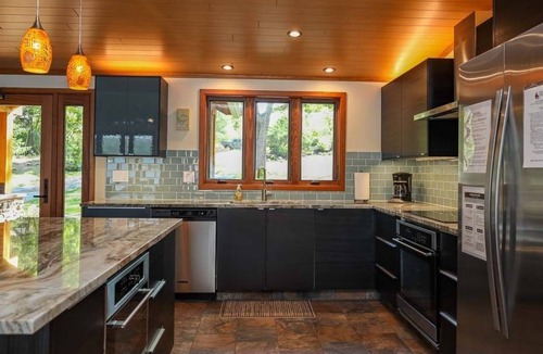 Town of Milo Cottage | Sunset Point:"Upscale Keuka Lakehouse, Walk To Keuka Springs Winery!"