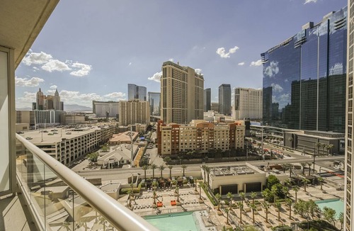 Las Vegas Apartment | SVS: Strip View Studio | Private Balcony | Pool & Gym | Signature at MGM