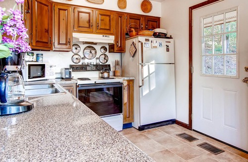Pittsfield House | Sweet Life - Vermont Chalet - 6 person Indoor Hot Tub - 15 min to Killington