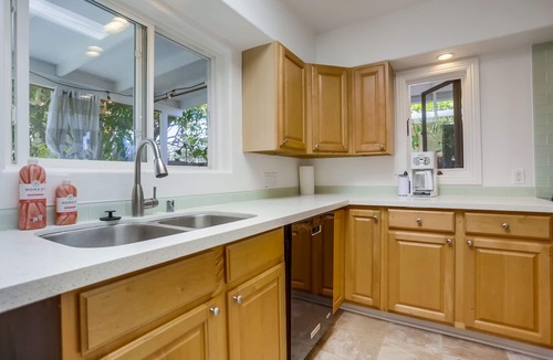 Olde Solana Beach Cottage | Table Tops Beach Cottage in Solana Beach