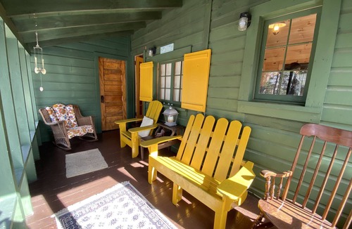 Paradox Cabin | (Tamarack) Charming Seasonal Cabin Steps To The Beach