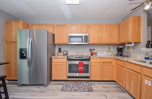 Dadeville Villa | The 19th Hole- Sleeps 6, The 19th Hole- Near Lake Martin- Sleeps 6- Golf Condo