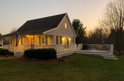 Williston South House | The Convenient Cape - Privacy, Hot Tub, Lots of space 5 minutes to I-89!