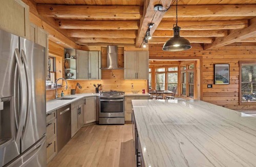 Williamsville House | The Dover Hideaway | Hot Tub & Close to Mt. Snow
