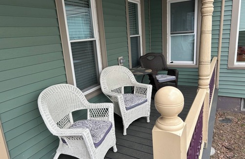 Northampton Apartment | The Gallery- Bright Sunny 2 Bedroom Apartment minutes from Downtown Northampton