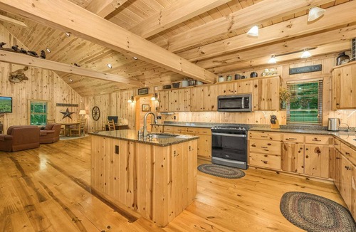 Creston Cabin | The Gathering Place - Blue Ridge Mountain Retreat - 30 acres to explore - Pool Table - Sleeps 15