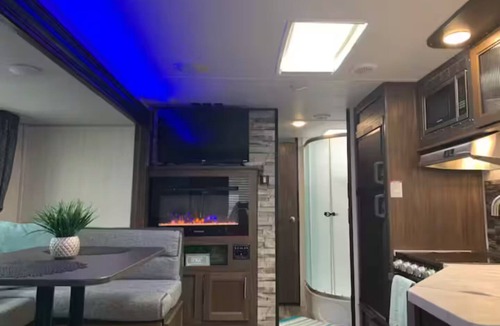 Mobile House | The GreyWolf - Convenient & Cozy RV
