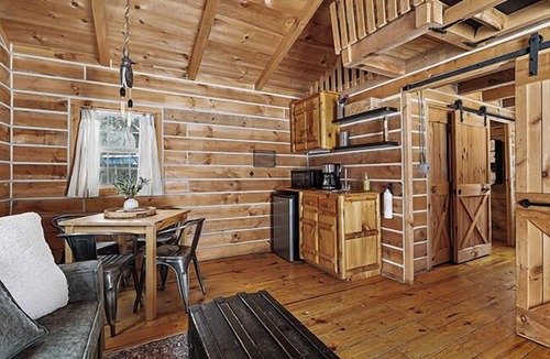 Harbert Cabin | The Hideout Cabin | Firepit | Nature | Pet-Friendly