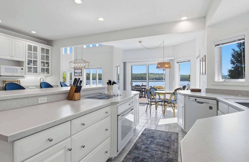 Bellaire House | The Loon at Intermediate | Hot Tub | Dog Friendly