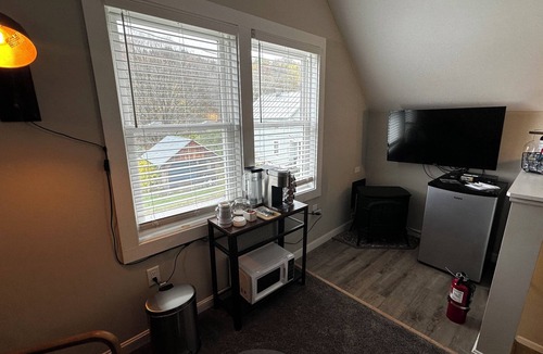 Montgomery Center Bed & Breakfast | The Retreat - An smazing spa-grade 1BR suite located adjacent to SpaVermont, northern Vermont's most amazing day spa. Only 7 minutes to Jay Peak Resort. With Breakfast Included!