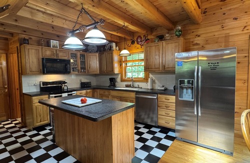 Otego House | The Trading Post - Peaceful log cabin in the woods, minutes to ASV