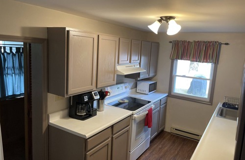 Corinth Cottage | Three Hurricanes Landing - 3 Bedroom Cottage on the Beautiful Hudson River