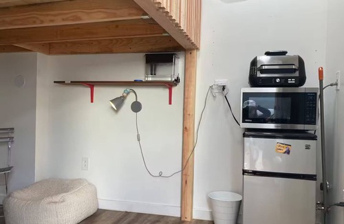 West Los Angeles House | Tiny house with AC in vibrant Los Angeles