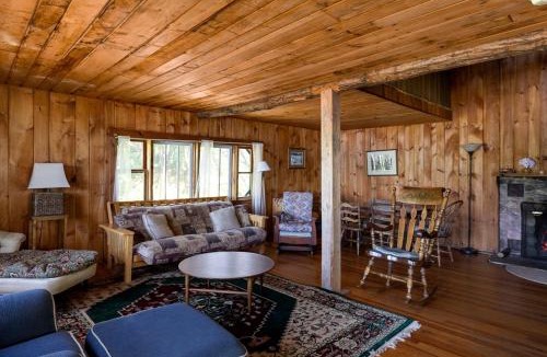 Lyme House | Tranquil Cabin on a Lake with Private Porch near Lebanon, New Hampshire