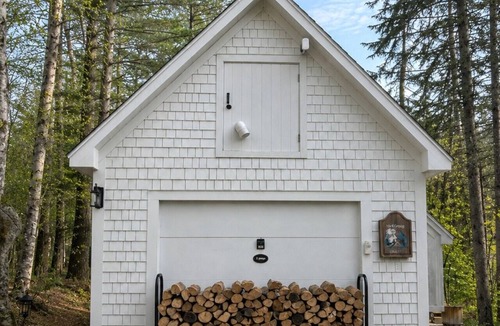 Whitefield House | Tranquil Cottage at FarAway Pond