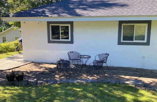 Sodus House | Tranquility Lake House: beautiful location on the water with lake access
