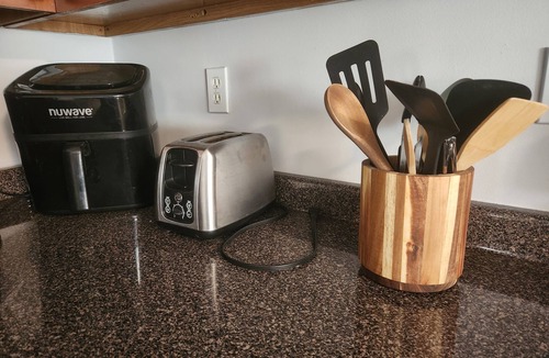 East Springfield Apartment | Triple Creeks 2 -Lake Erie-Beaches-Steelhead Fishing-Wineries-Easy I-90 Access