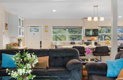 Riverland Village House | Tropical salt water pool home close to beaches,Hard Rock,Airport and Downtown!