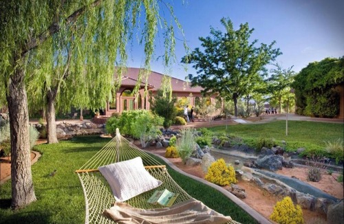 Ivins Villa | Unwind & Soak in the Quiet Charm of the Desert Near Tuacahn Center - 2 miles