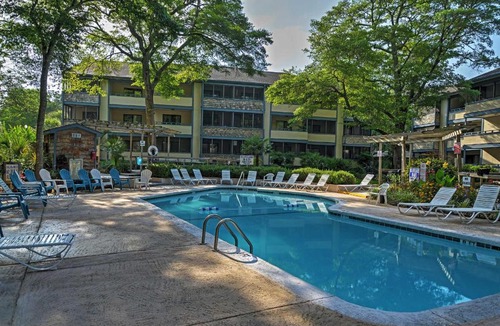 Myrtle Beach Apartment | Updated Myrtle Beach Getaway with 2 Community Pools!