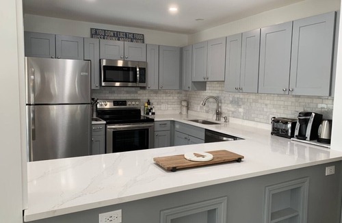 Lincoln House | Updated, spacious, AC/FP, pool access, near Loon. C6901U by LRS