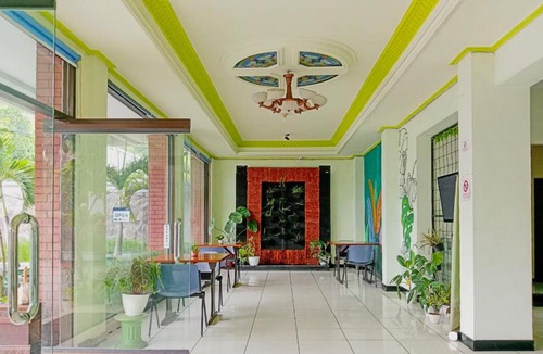 Sidomulyo Hotel | Urbanview Hotel Grand Palem near Alun Alun Batu