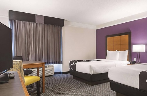 Guasti Hotel | Vacation Day Is Always A Great Idea! 3 Relaxing Units Near Ontario Town Square