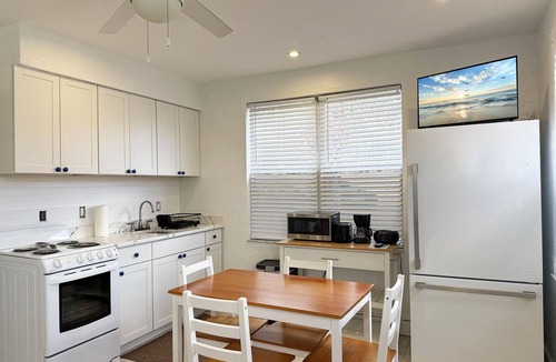 Golden Beach Villa | Venice Villas 1BR – Beach & Pool Escape