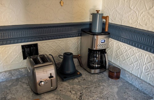 Bennington Apartment | Vermont Downtown Oasis - Two Bedroom in Picturesque Downtown