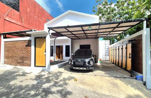 Bangunjiwo Villa | Villa Bangunjiwo by Yustien Homestay - Entire House 4 Beds