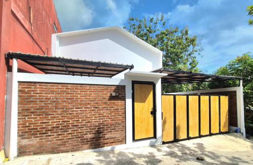 Bangunjiwo Villa | Villa Bangunjiwo by Yustien Homestay - Entire House 4 Beds