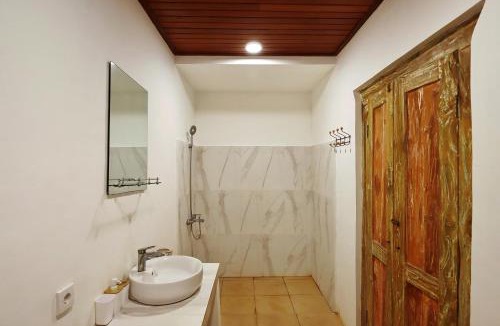 Batu Bolong Villa | Villa Casa Riviera