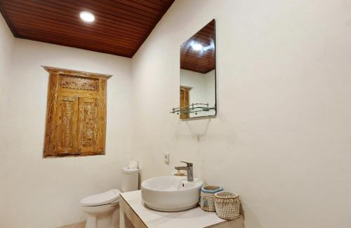 Batu Bolong Villa | Villa Casa Riviera