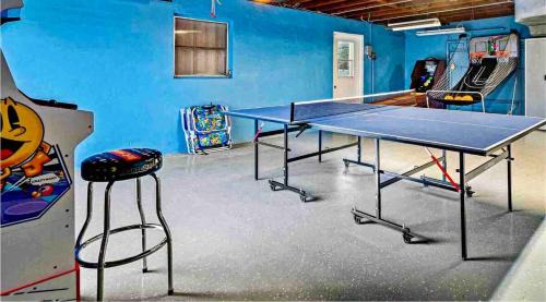 Pembroke Pines House | Villa Oasis 4 Miles from Hollywood Hard Rock Casino Pool & Game Room