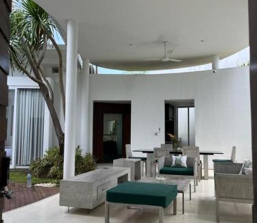 Central Seminyak Villa | Villa Sari