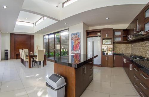 Batu Bolong Villa | Villa Uma Girasole