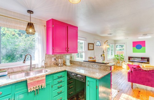 South Pensacola Villa | Villa Villa Coola – Retro Tiki-inspired zen retreat w/Huge Private Yard