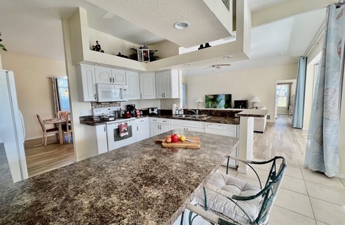 Long Meadow Villa | Villa with swimming pool & spa - Poolside Grill, Family-friendly, Water-view