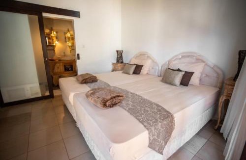 Taman Griya Villa | Villa Yellow Sky