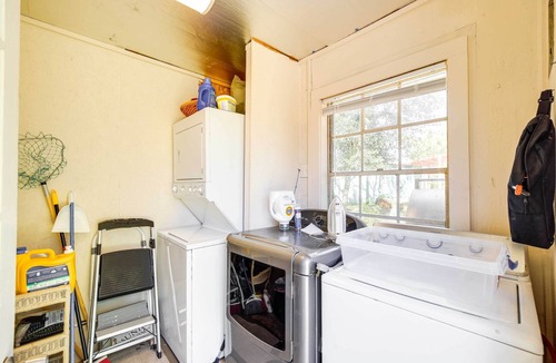 San Leon Apartment | Walk to Beach: Studio w/Deck in San Leon!